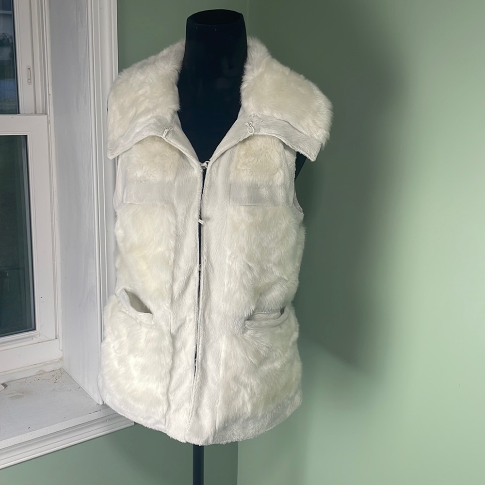 RLZ cream colored faux fur vest small